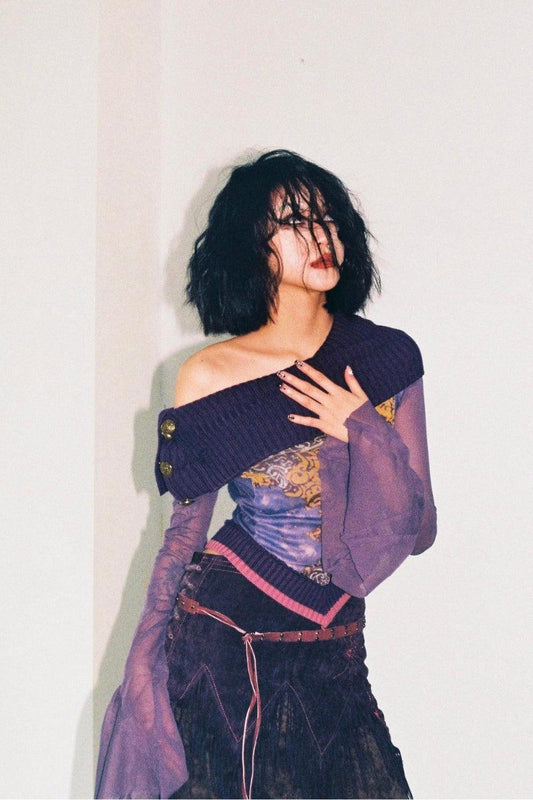 une fille porte un top en maille épaules dénudées Fairy Grunge