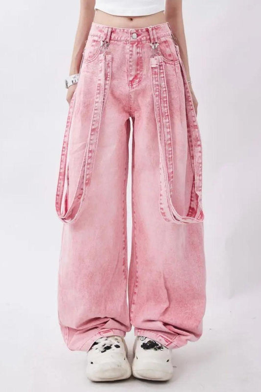 une fille porte un jeans baggy double ceinture Soft Girl Y2K